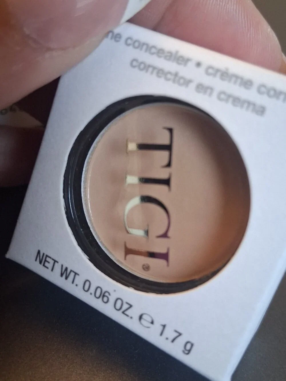 TIGI Cosmetics light Creme Concealer
